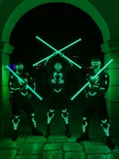Dnes sme našou LED show odštartovali Noci svetla v Liptovskom Mikuláši! ✨💚
Nechýbali naše svietiace kostýmy, dynamická choreografia a veľkolepé finále s logom podujatia a pyro efektmi! 🔥
Ďakujeme za pozvanie a skvelú atmosféru!
@visitliptov @liptovskymikulas_mesto