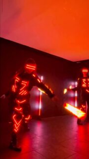 Led kostými ktoré ovládnu celý priestor 💥⚡️
#ledshow
#ledperformance
#evententertainment
#firemneeventy
#svetelnashow
